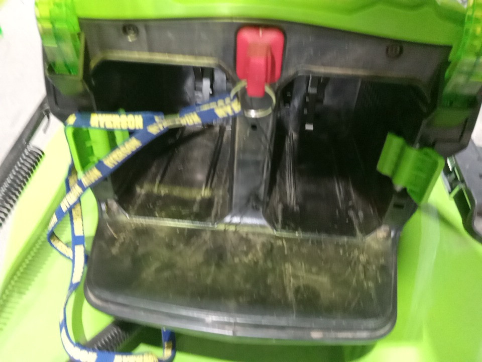 Greenworks Self-Propelled Lawn Mower with 1 Extra Blade and battery charging station - 80V - 21" - 2.0 AH + 4.0 AH Battery - Green (Model: LMB455) image 9