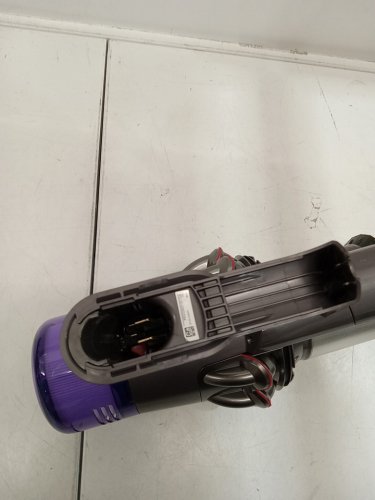 dyson v11 cordless 2-in-1 stick/hand vacuum cleaner with multi-purpose attachments (model: v11 sv28) image 9