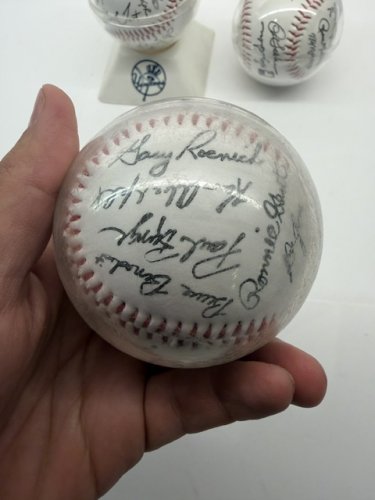 3 ASSTD MULTIPLE FASCMILE SIGNED BASEBALLS image 19
