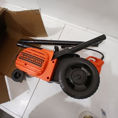 BLACK+DECKER EDGE HOG 2-1/4 HP CORDED ELECTRIC LANDSCAPE EDGER & TRENCHER TOOL (MODEL: LE750) image 3