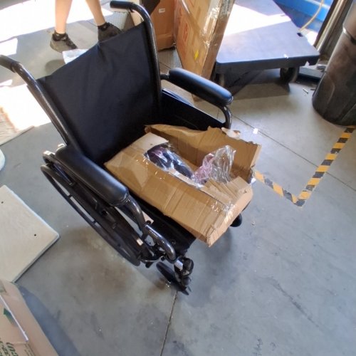 MEDLINE STRONG AND STURDY WHEELCHAIR WITH SWING AWAY LEG RESTS AND 16'' SEAT (MODEL:K1166N22S) image 2