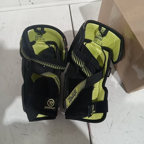 WARRIOR ALPHA HOCKEY SHIN GUARDS - LARGE - BLACK/YELLOW (MODEL: SR) image 4