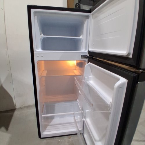 HISENSE STAINLESS STEEL COMPACT REFRIGERATOR WITH TOP MOUNT FREEZER - 4.4 CU.FT (MODEL: HRT044VE) image 2
