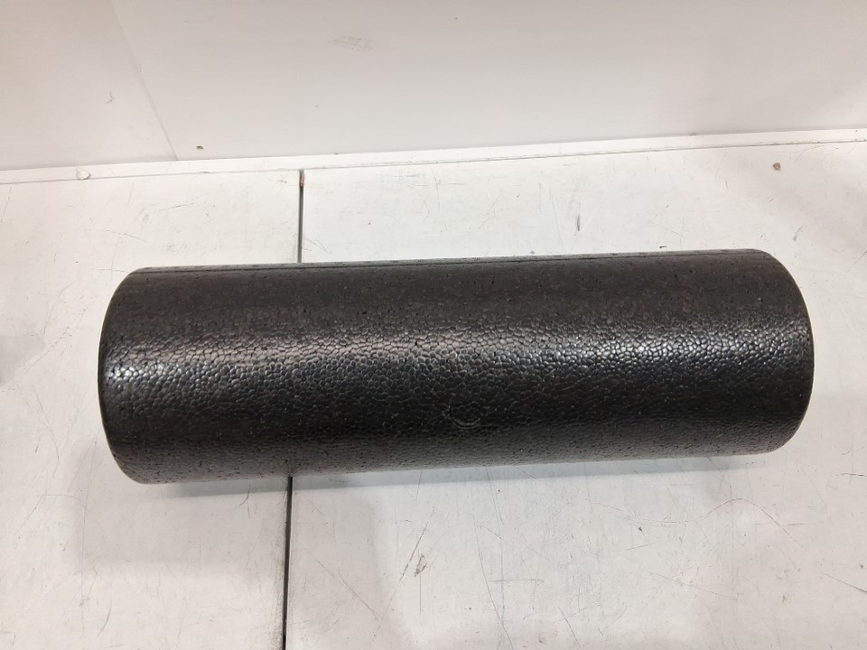 AMAZONBASICS HIGH-DENSITY ROUND FOAM ROLLER FOR MUSCLE RELAXATION - 18" - BLACK (model: ‎EPPBK-18-1) image 3