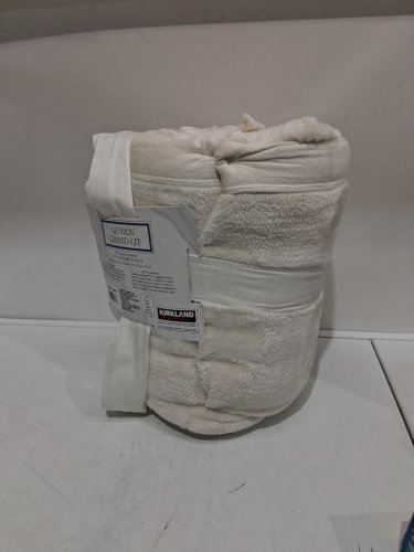 Kirkland Signature Plush Blanket - Queen - WHITE (Model: 1725729) image 3