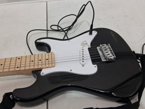 Kids Beginner Electric Guitar with 5W Amplifier - 32" X 11" - Black / White (Model: MEG3201PAK) image 6