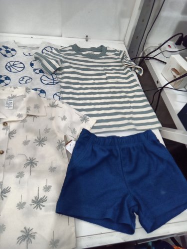 6 ASSORTED BOY'S CLOTHES - SIZES 2T-3T image 4