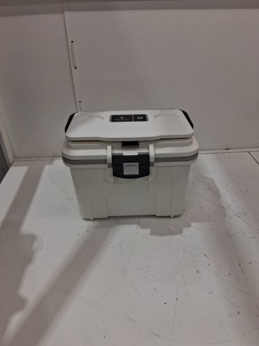 pelican Personal Cooler with handle and cup holders - 8qt - white/grey (model: 8Q-1-WHTGRY) image 2