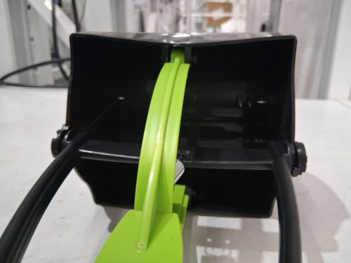 Ienjoyed Pet Dog Foldable Pooper Scooper for Grass & Gravel Pick Up - 28" - Green/Black image 3