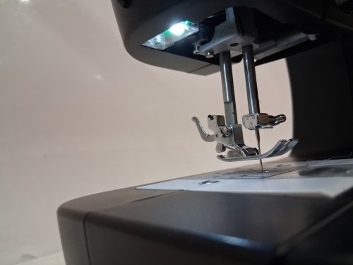SINGER Lightweight & Portable Sewing Machine With 45 Stitch Applications - Black (model: m1150) image 4