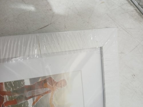 american flat collage  picture frame - fits five 4x6 photos - white (model: MW0824WHT546) image 4