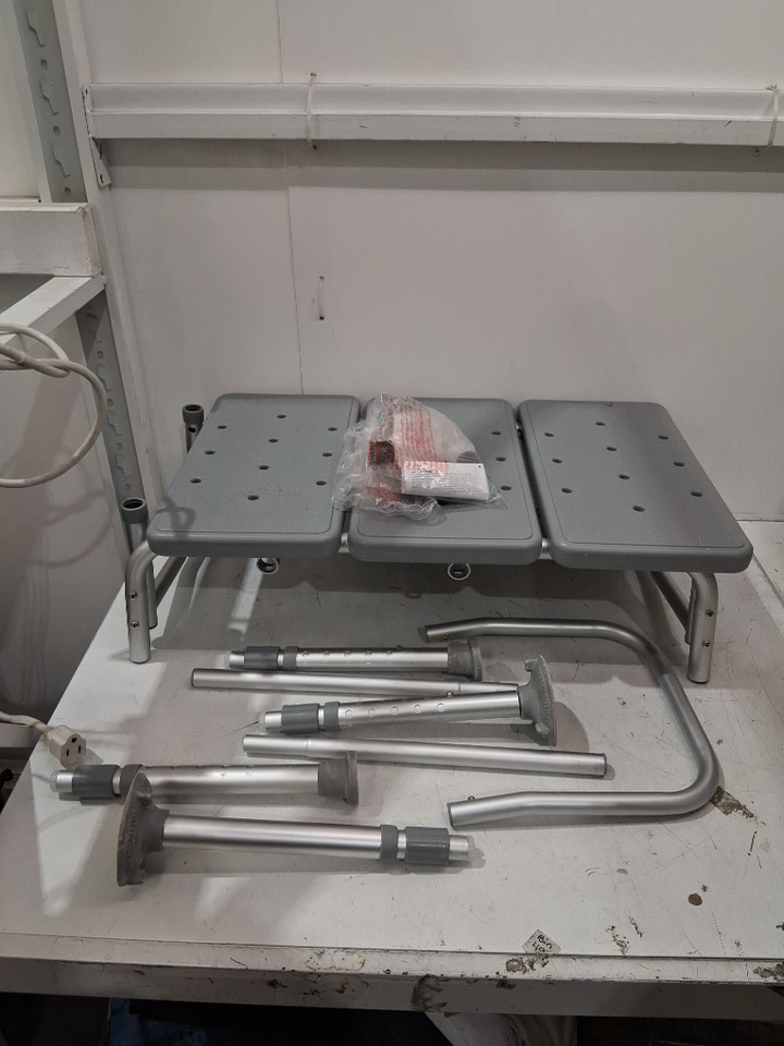 MEDLINE GUARDIAN bathtub TRANSFER BENCH WITH BACK support & suction feet - 400lbs capacity - GREY (MODEL: G3-100KBX1) image 3