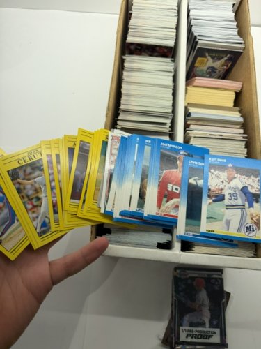 APPROX 1800+ ASSTD BASEBALL CARDS image 12
