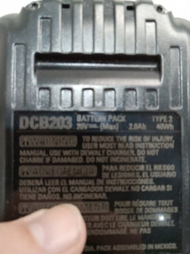 DEWALT 20V MAX 2.0AH COMPACT LI-ION BATTERY PACK **BATTERY ONLY** - YELLOW (MODEL: DCB203) image 4