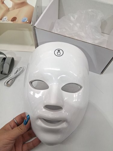 led light therapy facial beauty instrument mask with 7 colour modes - white image 3
