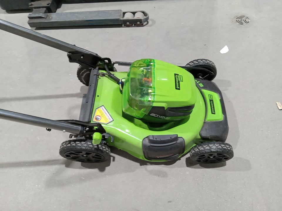 Greenworks Self-Propelled Lawn Mower with 1 Extra Blade and battery charging station - 80V - 21" - 2.0 AH + 4.0 AH Battery - Green (Model: LMB455) image 8