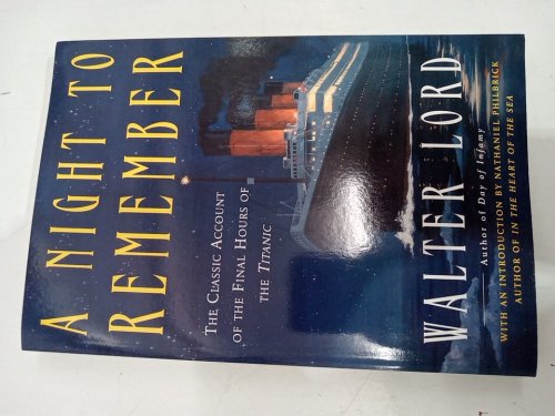 (paperback) A Night to Remember: The Classic Account of the Final Hours of the Titanic by Walter Lord image 2