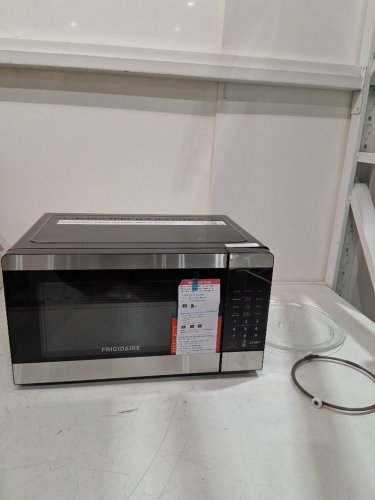 FRIGIDAIRE STAINLESS STEEL MICROWAVE OVEN- 0.7CU.FT - BLACK/SILVER (MODEL:EMW729 -B) image 3