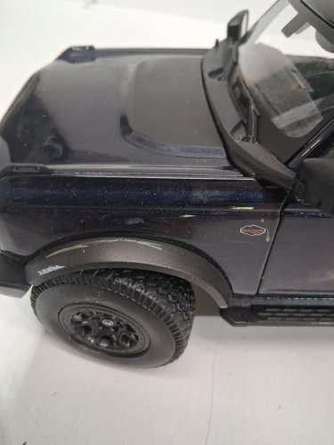 maisto special edition BRONCO CAR - 1:18 scale - BLACK (model: 9897765) image 4