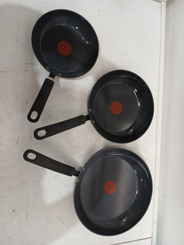3pc T-fal Elite ceramic non-stick skillet set - 8"/9.75"/11.25" - Black/red (model: 8899888) image 3