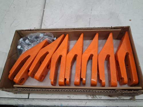 Excavator Bucket Teeth with Pins - Fits 5/8"  Bucket TEETH  - ORNAGE (MODEL: ZZ-FTC102) image 3