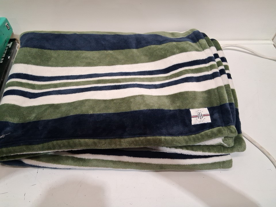 TOMMY HILFIGER Luxe Plush Sherpa Throw - 50" x 70" - green/blue/white image 2