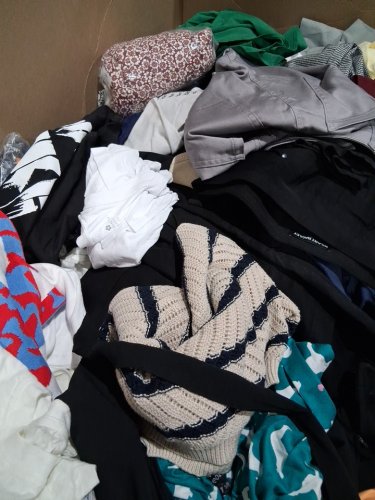 assorted MIXED Clothes MYSTERY PALLET - VARIOUS clothes and sizes - aprox 300+ (PALLET #3) image 9