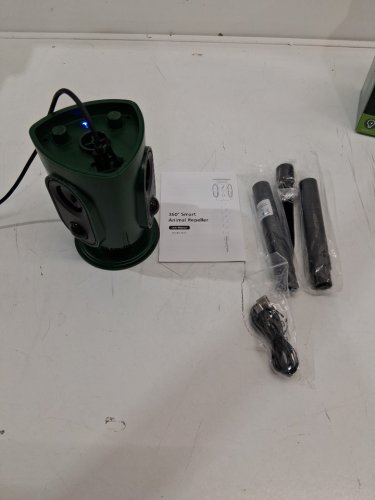 ultrasonic solar-powered waterproof animal repeller with 360° motion sensor and led flash light - 18khz - green (model: ar52) image 3