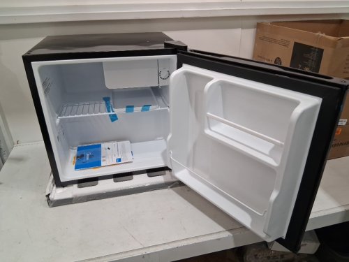 MIDEA COMPACT REVERSIBLE SINGLE DOOR REFRIGERATOR/FREEZER - 1.6 CU.FT - BLACK (MODEL: WHS-65LB1) image 3