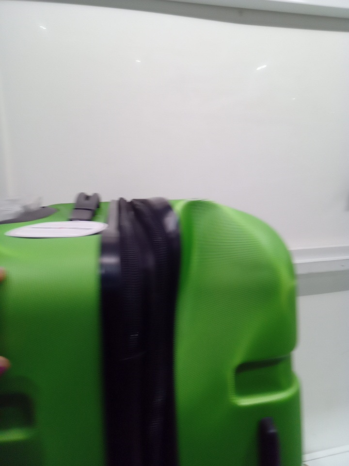 Swissgear Signature collection hardside luggage - 28" - Lime green image 4