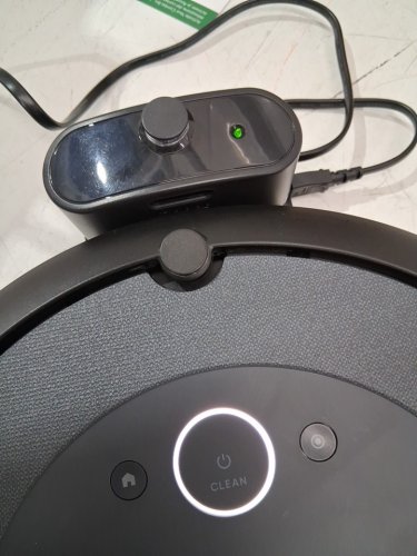 IROBOT ROOMBA 694 ROBOT VACUUM with dock - WI-FI CONNECTIVITY, GOOD FOR PET HAIR, CARPETS, HARD FLOORS, SELF-CHARGING - BLACK (MODEL:17070) image 7