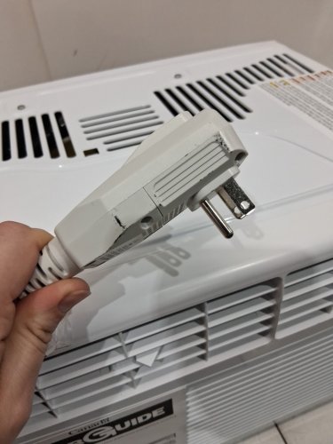 GE APPLIANCES ELECTRONIC WINDOW AIR CONDITIONER - 5,000 BTU - 150SQ.FT - WHITE (MODEL: AWAS05BWFC) image 7