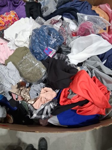 assorted MIXED Clothes MYSTERY PALLET - VARIOUS clothes and sizes - aprox 300+ image 3