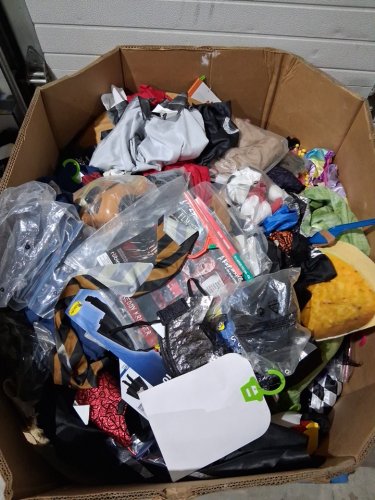 assorted MIXED item Halloween costume MYSTERY PALLET - VARIOUS costumes - aprox 150+ (PALLET #5) image 3