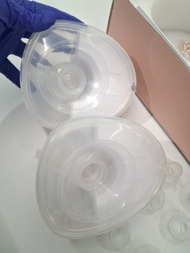 lulia wearable breast pump with 4 modes and 9 levels and carry bags - white image 7