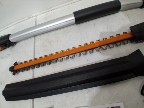 WORX POWER SHARE 2-IN-1 EXTENDABLE CORDLESS HEDGE TRIMMER - 20" BLADE/20V - ORANGE (MODEL: WG252.9 image 9