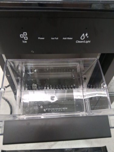 Frigidaire Gallery 38 lbs. Countertop Nugget Ice Maker-easy crush ice-Black (model: efic264-black/fgic264-black) image 8