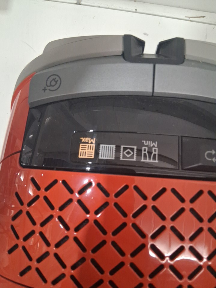 MIELE guard M1 canister vacuum cleaner - terra red (model: svwe0) image 3