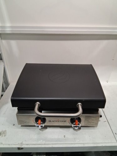 blackstone original 22" tabletop griddle with hood - black/gray - (model: 1933998 / 2405nab) image 8