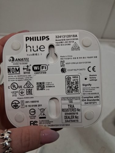 PHILIPS HUE WHITE AND COLOUR AMBIANCE SMART LIGHTING STARTER KIT - 75W 1100LM - MULTICOLOR (MODEL: 563320) image 3