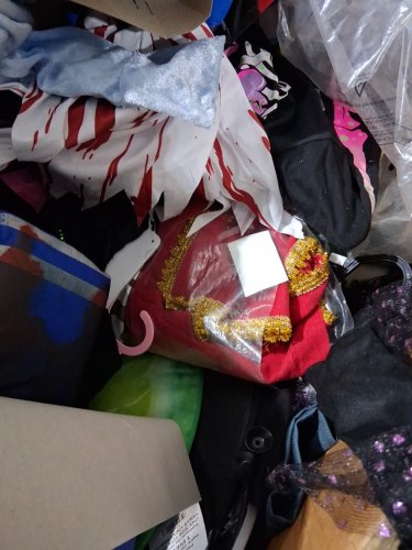 assorted MIXED item Halloween costume MYSTERY PALLET - VARIOUS costumes - aprox 150+ (PALLET #4) image 9