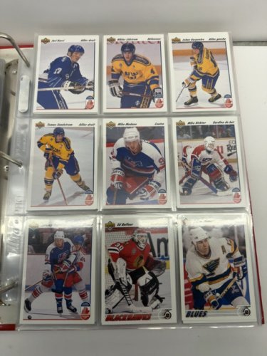 1300+ APPROX ASSSTD 1991/92/93 NHL UPPER DECK HOCKEY CARDS IN ENGLISH AND FRENCH VERSIONS image 27