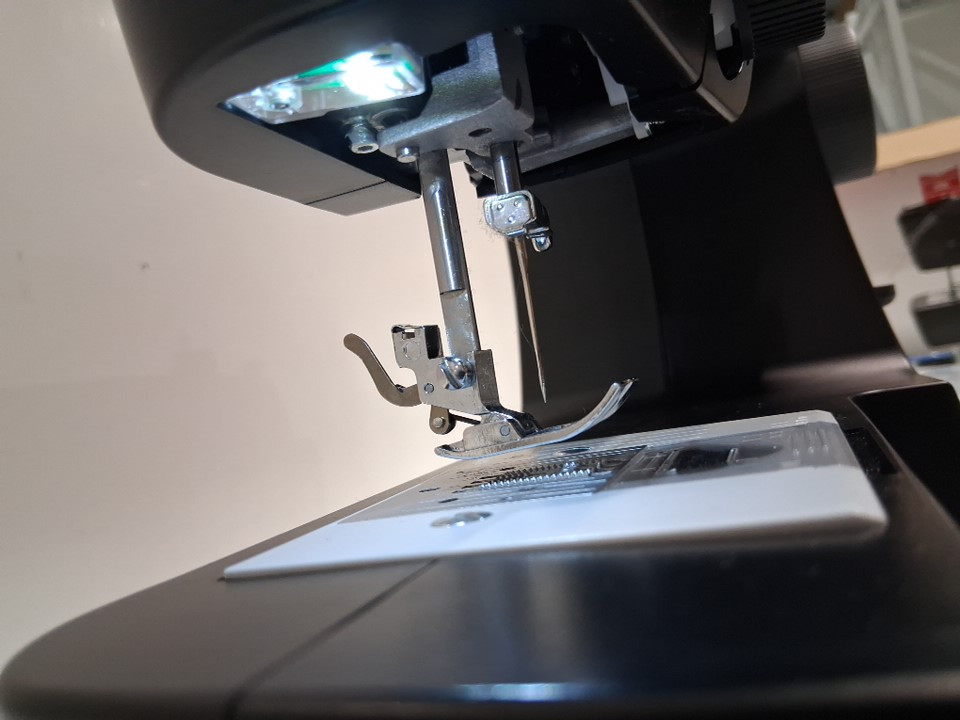 SINGER Lightweight & Portable Sewing Machine With 45 Stitch Applications - Black (model: m1150) image 6