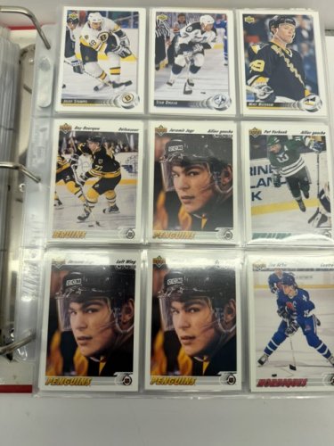 1300+ APPROX ASSSTD 1991/92/93 NHL UPPER DECK HOCKEY CARDS IN ENGLISH AND FRENCH VERSIONS image 32