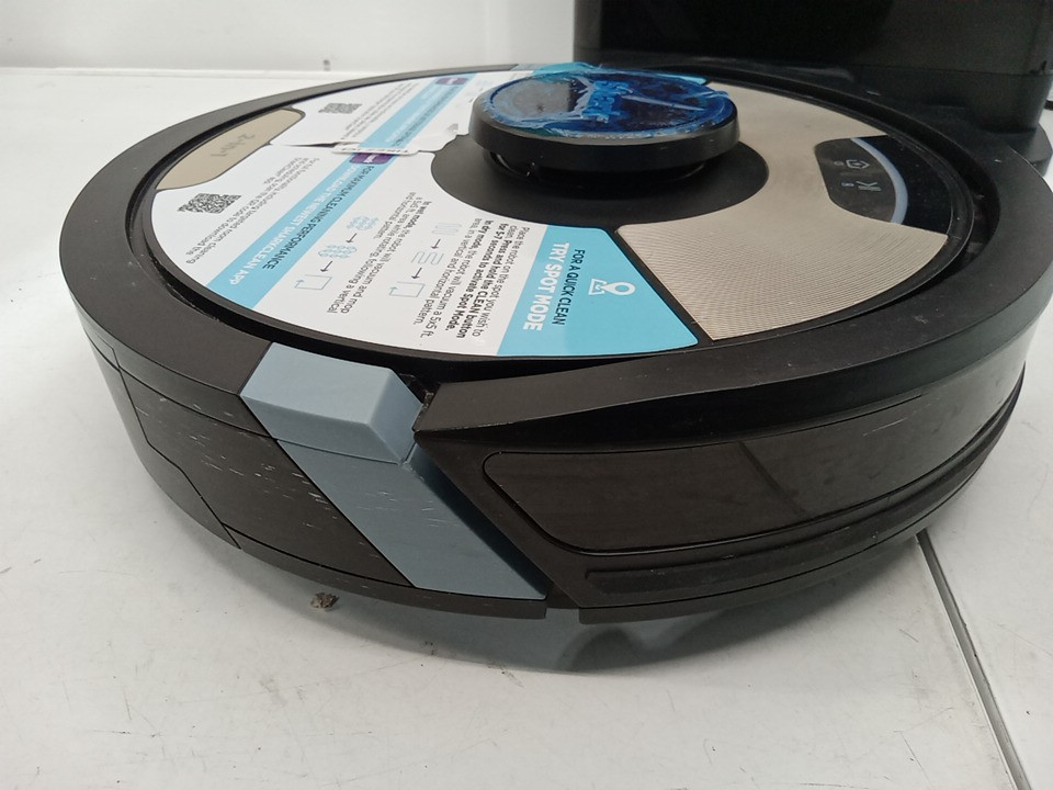 Shark matrix plus 2-in-1 Robot Vacuum and Mop with XL HEPA Self-Empty Base, Bagless, 60-Day Capacity & Matrix Clean Navigation - black/gold (model: aV2610bfca/rv2600ca) image 6