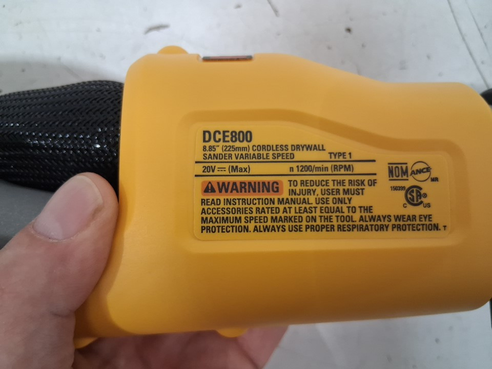 DEWALT 20v CORDLESS DRYWALL SANDER **TOOL ONLY** (MODEL: DCE800B) image 7