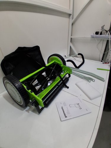 GreenWorks 16" Reel Lawn Mower with Grass Catcher - Green (Model: 25052) image 3
