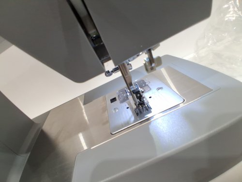 SINGER HEAVY DUTY SEWING MACHINE - GREY (MODEL: 4452) image 4