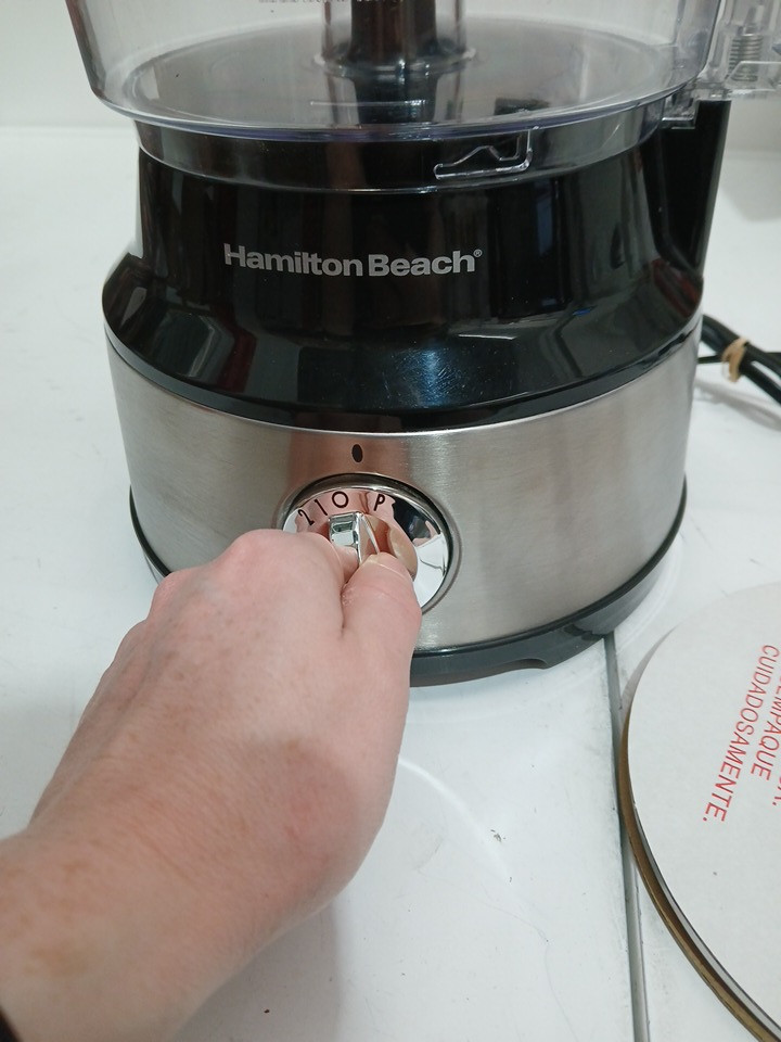 HAMILTON BEACH 10-CUP MULTI-FUNCTION FOOD PROCESSOR WITH BOWL SCRAPER - BLACK (MODEL: 70730C) image 3