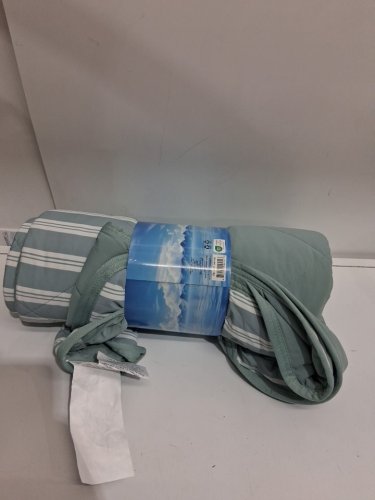 Below Zero Cooling Throw Blanket - 60" x 70" - GREEN/WHITE (model: 1991350) image 3